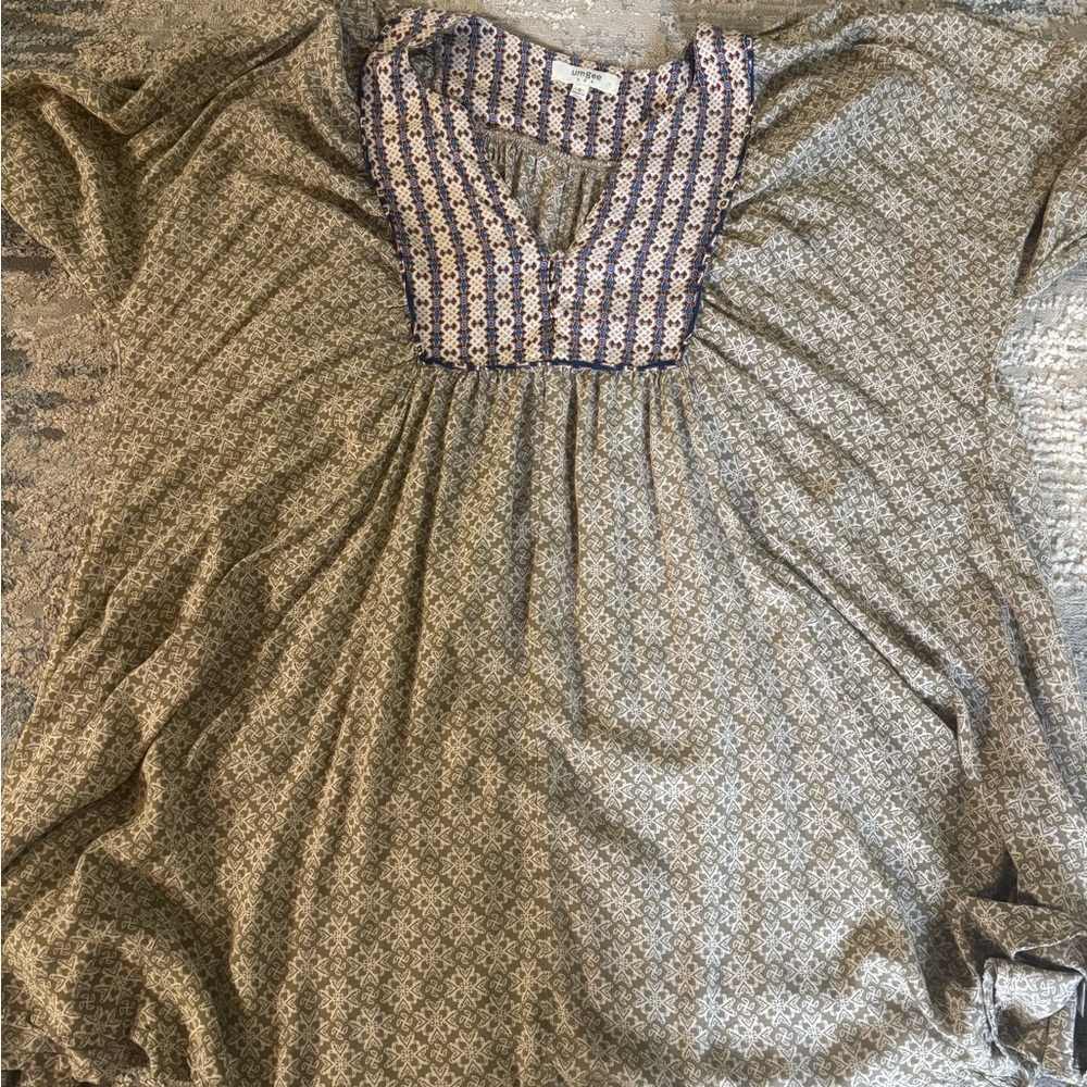 Umgee White and Gray Midi Dress with 3/4 Sleeves and Relaxed Fit
